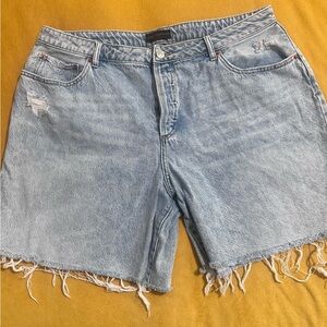 Women’s HH distressed Jean shorts